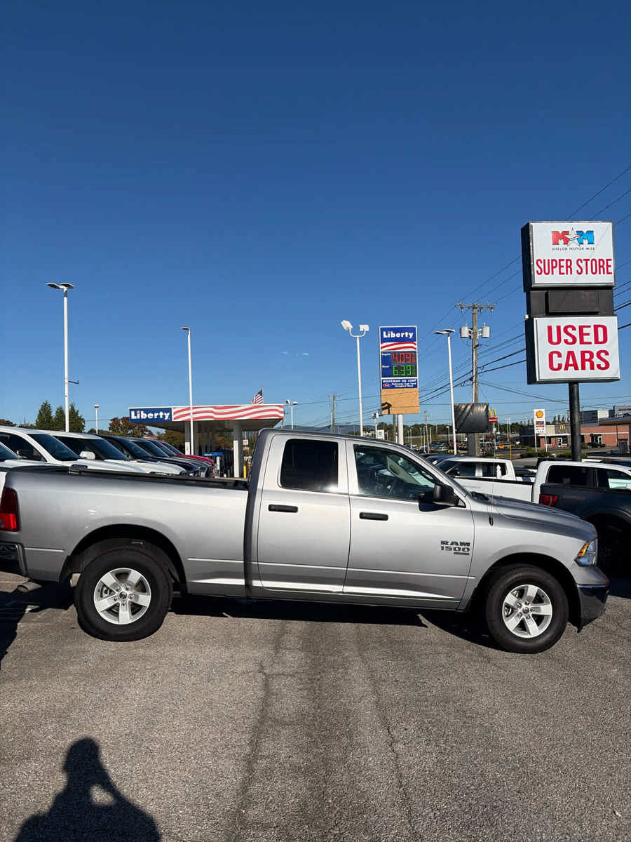 Used 2024 RAM 1500 Classic SLT AWD/4WD image 16