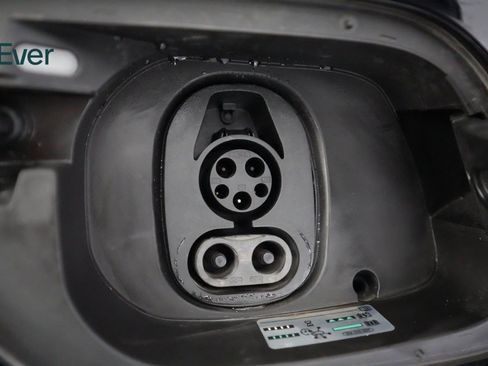 Used 2023 Volkswagen ID.4 Pro S Plus image 23