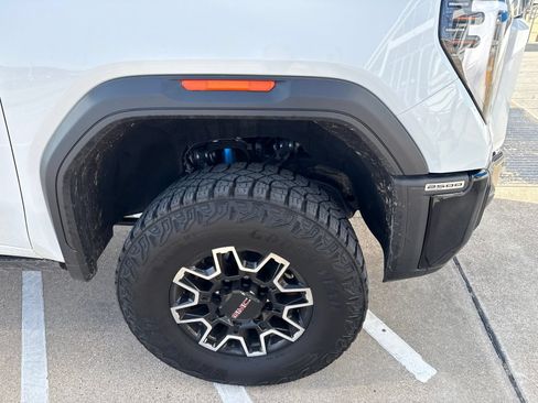 Used 2025 GMC Sierra 2500 AT4X AWD/4WD image 4