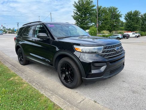 Used 2022 Ford Explorer XLT AWD/4WD image 2