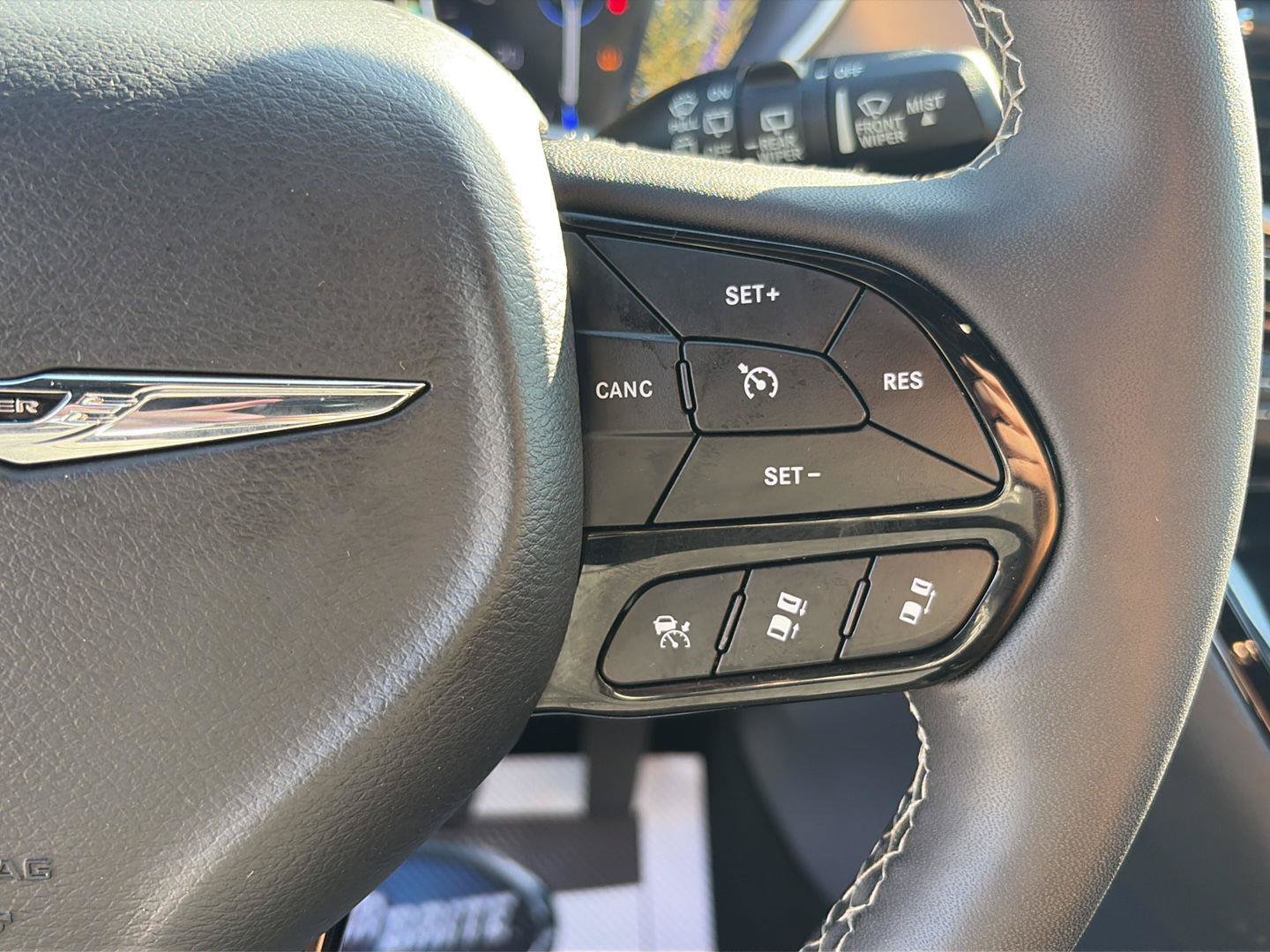 Used 2024 Chrysler Pacifica Touring FWD image 18