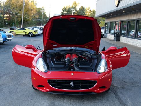 Used 2014 Ferrari California image 46