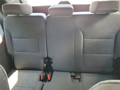 New 2025 Chevrolet Traverse LT image 12