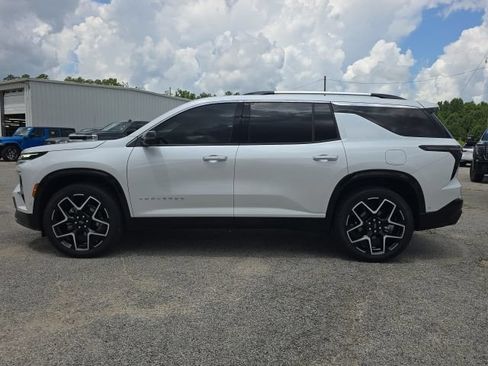 Used 2025 Chevrolet Traverse High Country FWD image 2
