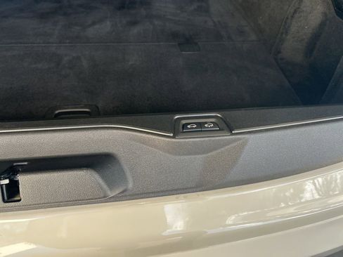 Used 2025 BMW X5 xDrive50e image 42