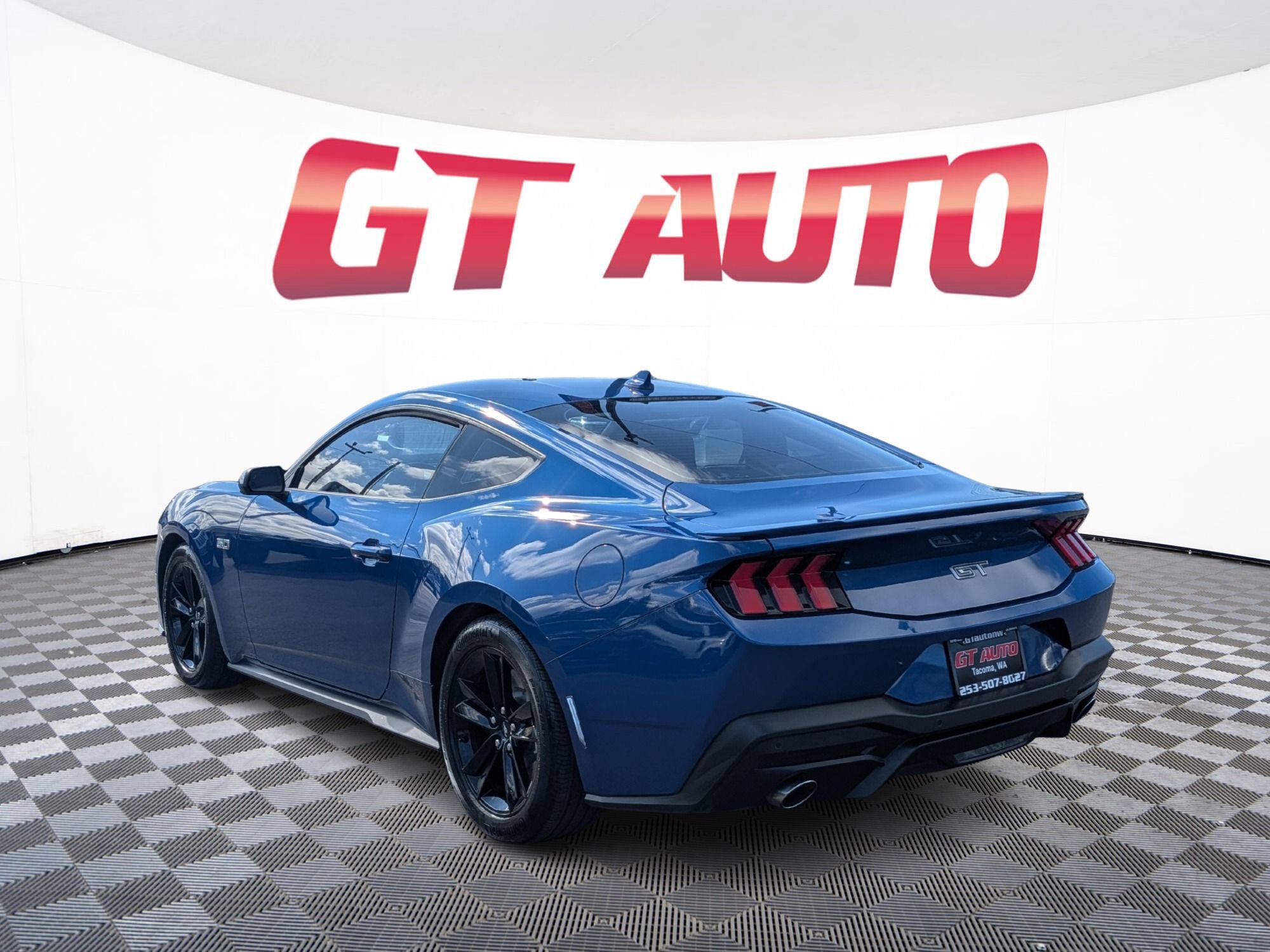 Used 2024 Ford Mustang GT RWD image 3