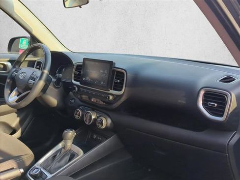 Used 2024 Hyundai Venue SEL image 24