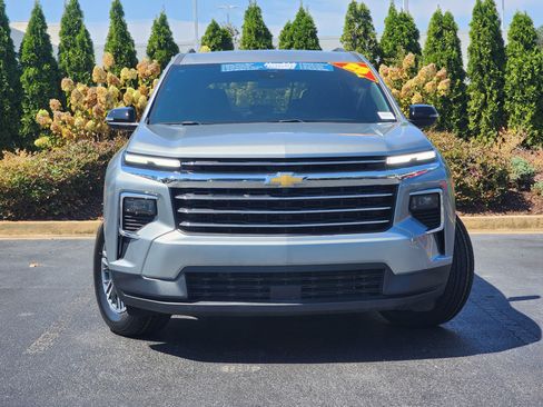 Used 2025 Chevrolet Traverse LT image 5