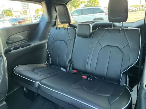 New 2026 Chrysler Pacifica Limited w/ S Appearance Package image 14