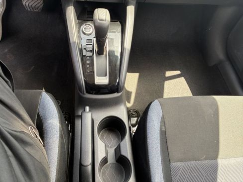 Used 2025 Nissan Versa SV FWD image 35