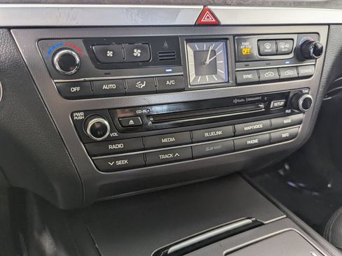 Used 2015 Hyundai Genesis 5.0 RWD image 19