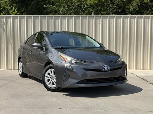 Used 2016 Toyota Prius Two FWD image 1