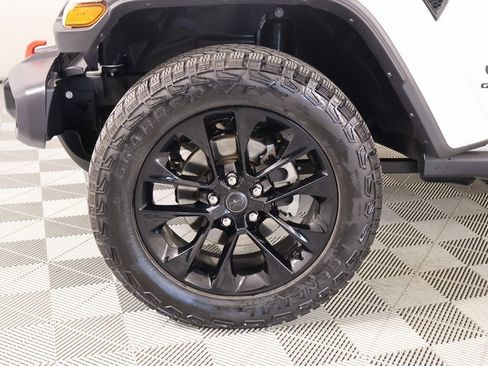 Used 2024 Jeep Gladiator Sport image 16