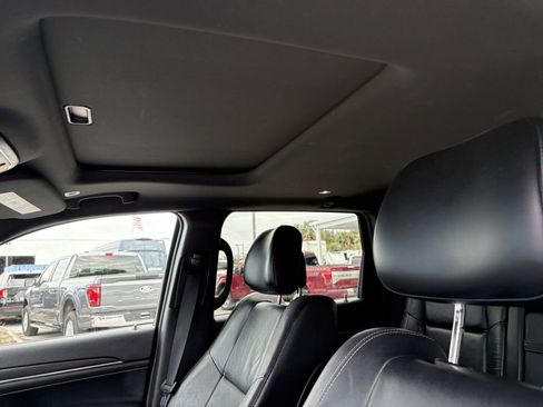 Used 2017 Jeep Grand Cherokee Limited image 24