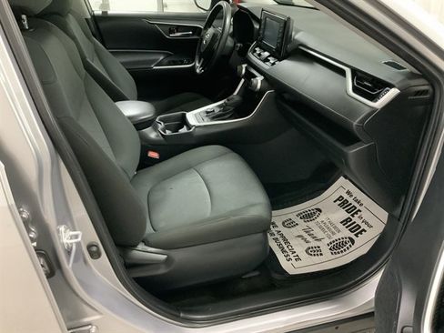 Used 2020 Toyota RAV4 XLE w/ XLE Grade Weather Package AWD/4WD image 20