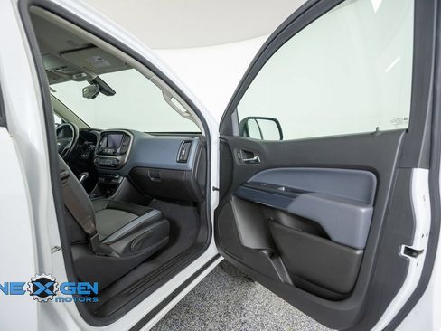 Used 2022 Chevrolet Colorado Z71 AWD/4WD image 41
