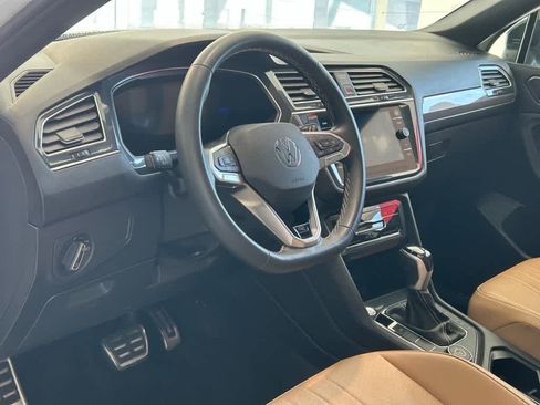 Certified 2023 Volkswagen Tiguan SE R-Line image 9