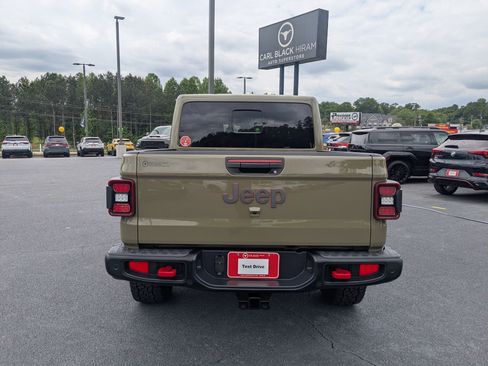 Used 2025 Jeep Gladiator Rubicon AWD/4WD image 6