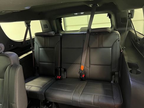 Used 2022 Chevrolet Suburban RST w/ Sport Performance Package image 27