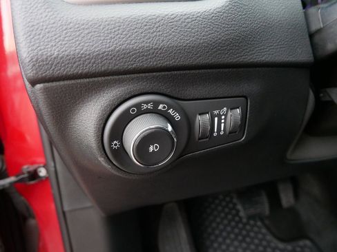 Used 2018 Jeep Compass Latitude w/ Cold Weather Group AWD/4WD image 14