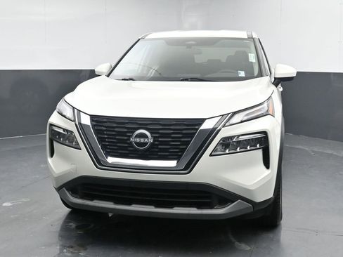 Used 2023 Nissan Rogue SV image 4