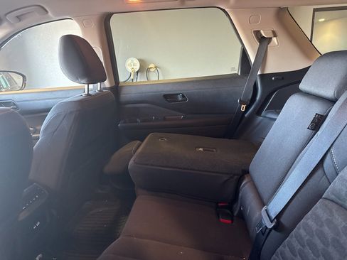 Used 2024 Nissan Pathfinder SV image 15