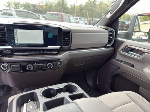 Used 2024 Chevrolet Silverado 2500 LT image 24