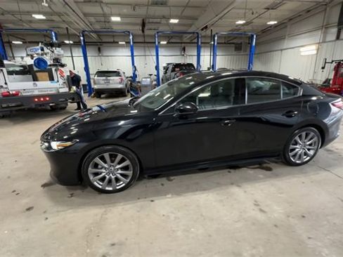 Used 2019 MAZDA MAZDA3 Sedan w/ Premium Package image 6