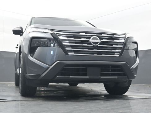 Certified 2025 Nissan Rogue S image 19