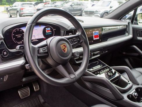 Used 2024 Porsche Cayenne S w/ Premium Package image 11