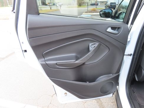 Used 2019 Ford Escape SE image 18