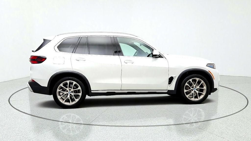 Used 2024 BMW X5 xDrive40i w/ Premium Package AWD/4WD image 4