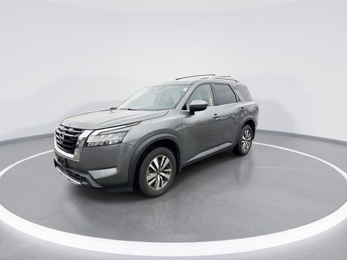 Used 2024 Nissan Pathfinder SL image 4
