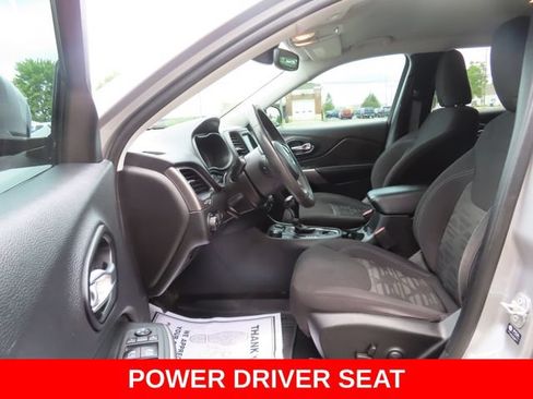 Used 2022 Jeep Cherokee Latitude w/ Comfort Safety Group AWD/4WD image 19