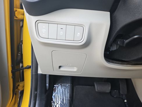 Used 2020 Kia Soul LX FWD image 19