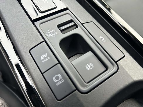 Used 2025 Toyota Prius Limited image 27