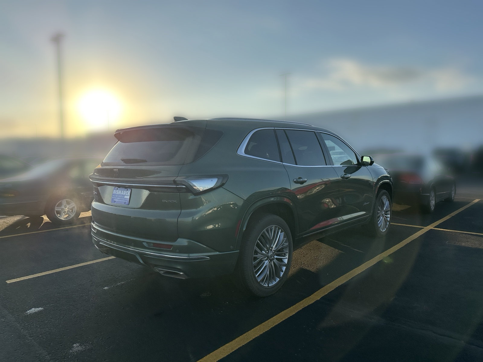 Used 2027 Buick Enclave Avenir AWD/4WD image 3