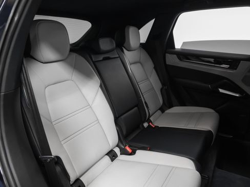 Certified 2024 Porsche Cayenne S w/ Premium Package Plus AWD/4WD image 27