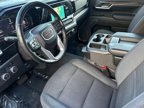 Used 2024 GMC Sierra 1500 Elevation image 12