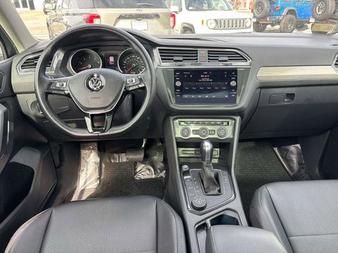 Used 2019 Volkswagen Tiguan SE w/ Panoramic Sunroof Package image 12