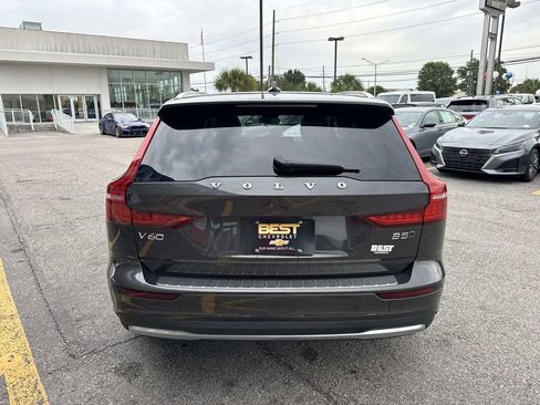 Used 2025 Volvo V60 B5 Cross Country Plus AWD/4WD image 7