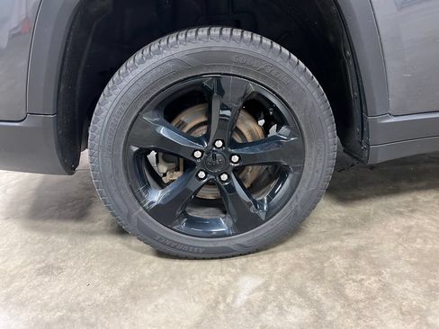 Used 2021 Jeep Grand Cherokee L Laredo AWD/4WD image 9