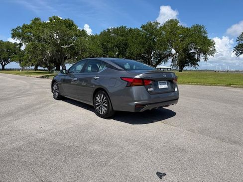 Used 2025 Nissan Altima 2.5 SV FWD image 3