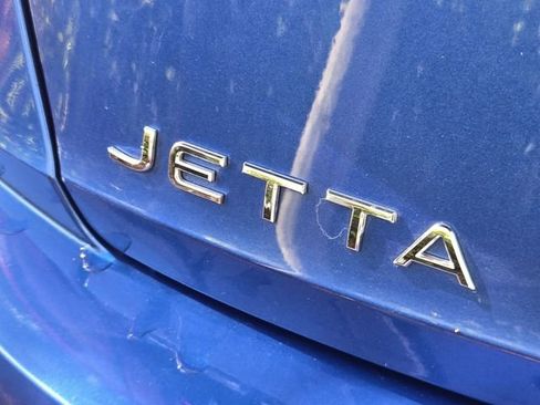 Used 2024 Volkswagen Jetta SE w/ Panoramic Sunroof Package FWD image 11