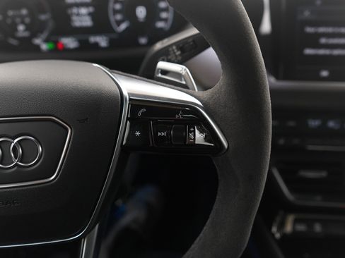 Used 2023 Audi e-tron GT Premium Plus image 27