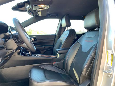 Used 2025 Jeep Compass Trailhawk image 25