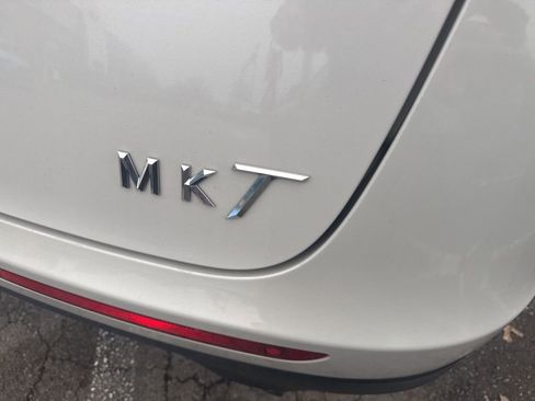 Used 2019 Lincoln MKT AWD image 5