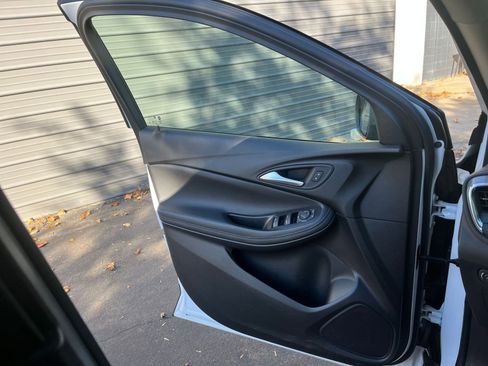 Used 2025 Buick Encore GX Preferred image 18