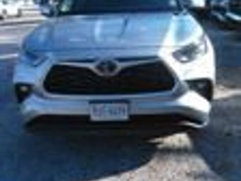 Used 2023 Toyota Highlander LE image 35