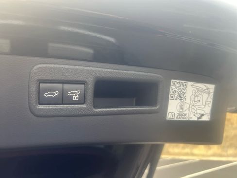 Certified 2024 Toyota Venza XLE image 11